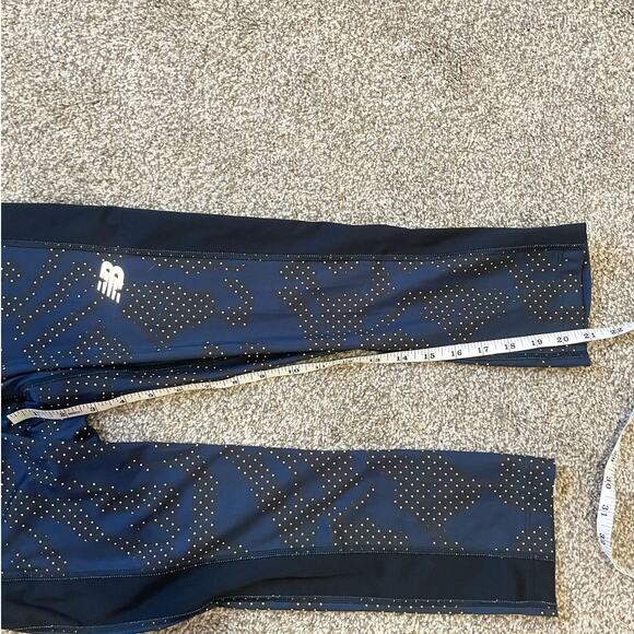 New Balance Women's Accelerate Capri 22 Leggings Small - Picture 6 of 9